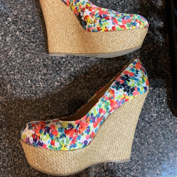 Multicolour Floral Wicker Wedges - Picture 4 of 5